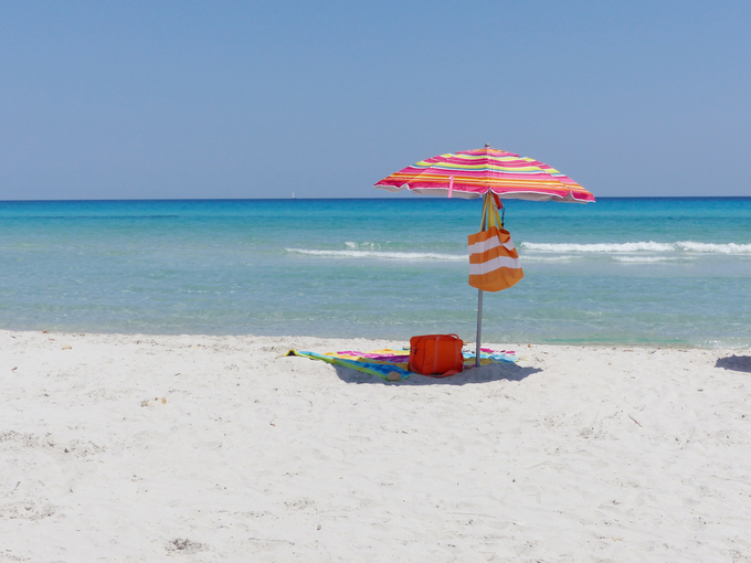 Ocean, beach, sunshade
